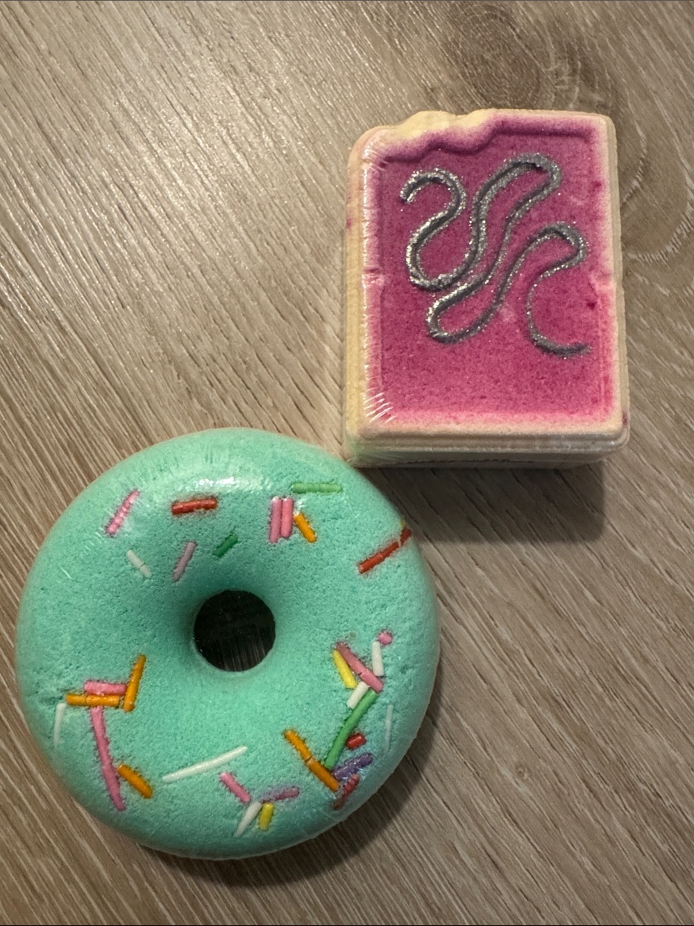 Frosted Strawberry & Hazelnut Sprinkle Bath Bomb Set NEW 🏷️